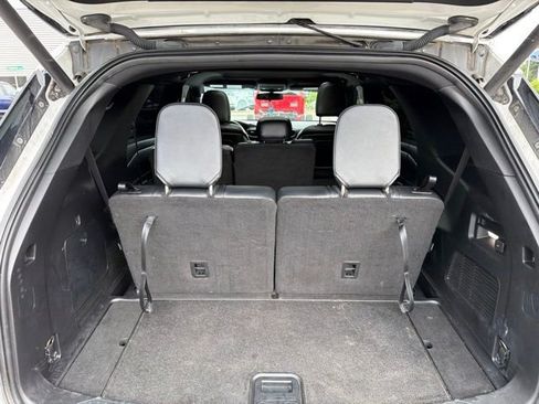 Used 2020 Ford Explorer XLT w/ Equipment Group 202A AWD/4WD image 8