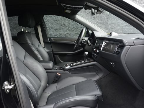Certified 2026 Porsche Macan Turbo AWD/4WD image 27
