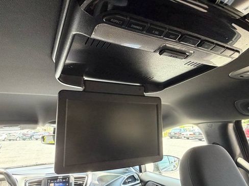 Used 2019 Chrysler Pacifica Touring Plus w/ S Appearance Package FWD image 12