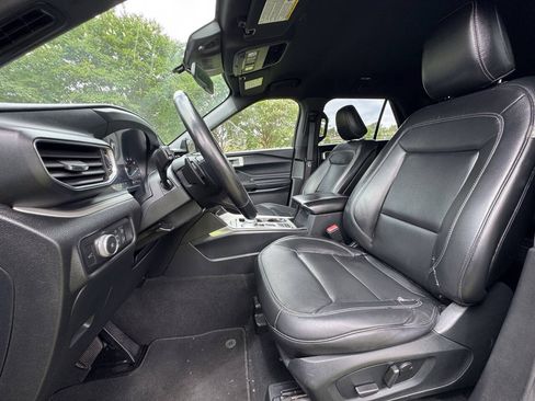 Used 2020 Ford Explorer XLT w/ Equipment Group 202A RWD image 14