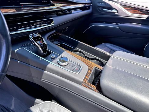 Used 2024 Cadillac Escalade Premium Luxury w/ LPO, Floor Liner Package AWD/4WD image 16