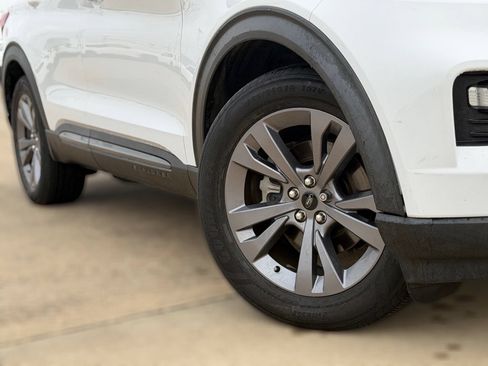 Used 2021 Ford Explorer XLT w/ Equipment Group 202A RWD image 9
