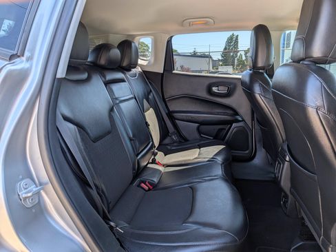Used 2017 Jeep Compass Latitude w/ Popular Equipment Group FWD image 8