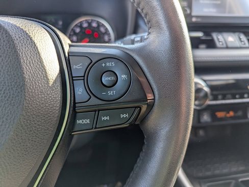 Used 2022 Toyota RAV4 XLE Premium image 27