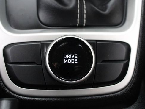 Used 2023 Hyundai Venue SEL FWD image 36