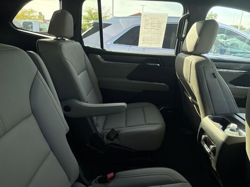 Used 2024 GMC Acadia Elevation w/ Super Cruise Package image 7