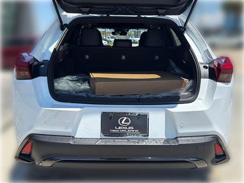 New 2026 Lexus UX 300h FWD image 13
