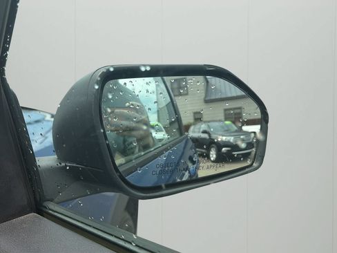 Used 2020 Ford Explorer XLT w/ Equipment Group 202A AWD/4WD image 35