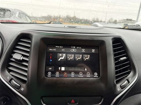 Used 2019 Jeep Cherokee Latitude w/ Popular Appearance Group image 21