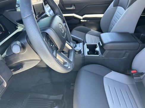 Used 2025 Toyota Tacoma TRD Sport AWD/4WD image 26