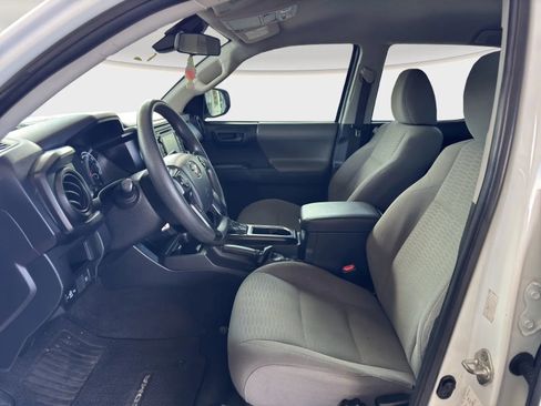 Used 2018 Toyota Tacoma SR image 8