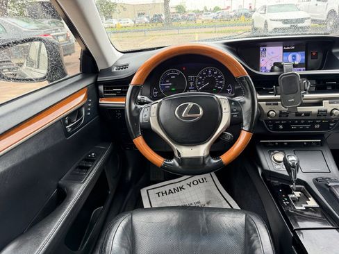 Used 2013 Lexus ES 300h w/ Luxury Pkg image 29