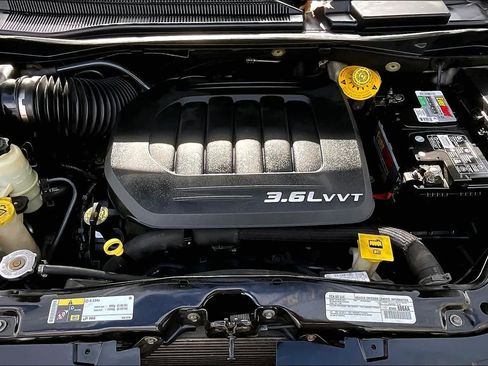 Used 2017 Dodge Grand Caravan SXT image 31