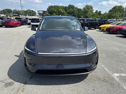 Used 2026 Tesla Model Y 2WD image 9