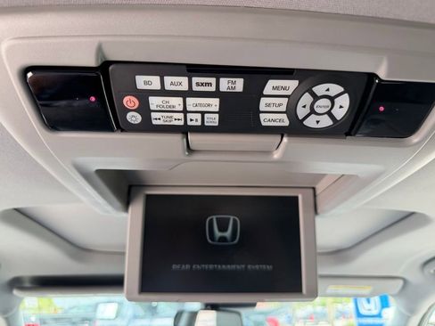 Used 2017 Honda Pilot Touring image 14
