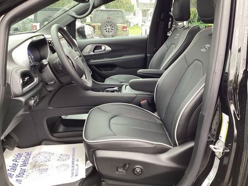 New 2026 Chrysler Pacifica Limited w/ S Appearance Package image 26
