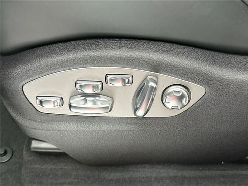 Certified 2026 Porsche Macan AWD/4WD image 32