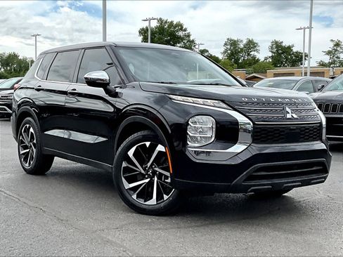 Used 2022 Mitsubishi Outlander ES FWD image 3