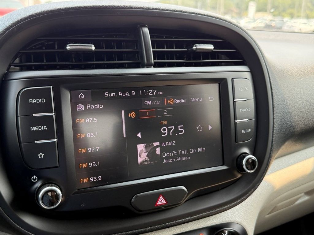 Used 2023 Kia Soul LX FWD image 23