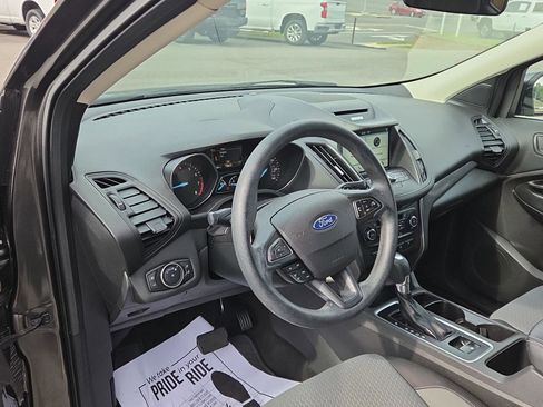 Used 2017 Ford Escape SE w/ Equipment Group 201A FWD image 10