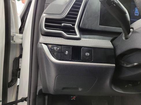 Used 2025 Kia Sportage LX image 10