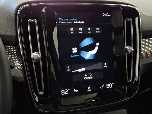 Used 2022 Volvo XC40 T5 R-Design w/ Climate Package image 16