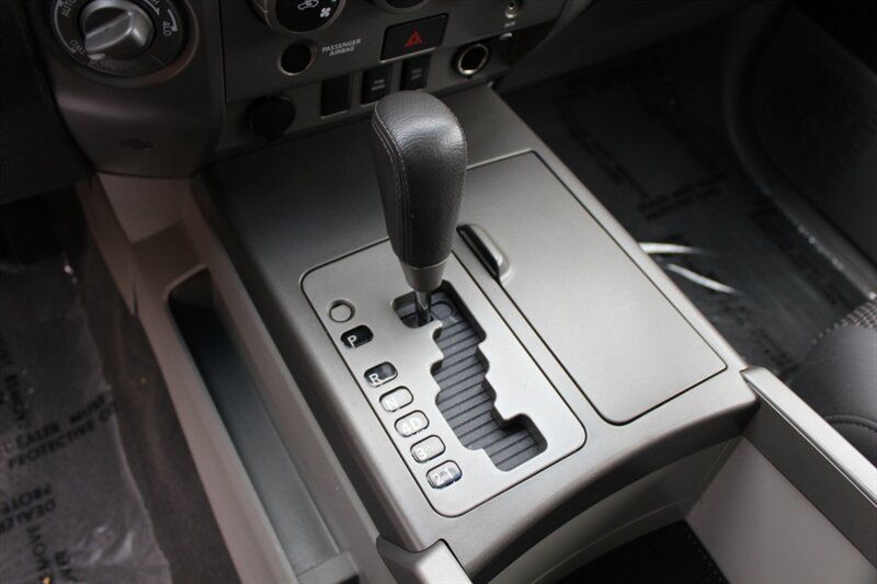 Used 2004 Nissan Armada SE w/ (BOS) Bose Pkg AWD/4WD image 12