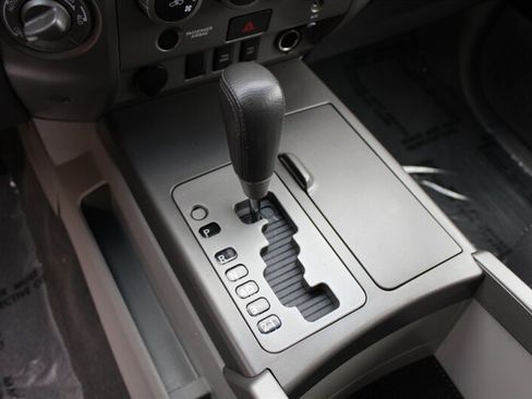 Used 2004 Nissan Armada SE w/ (BOS) Bose Pkg AWD/4WD image 12