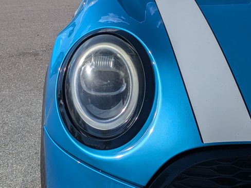 Used 2019 MINI Cooper S w/ Premium Package image 10