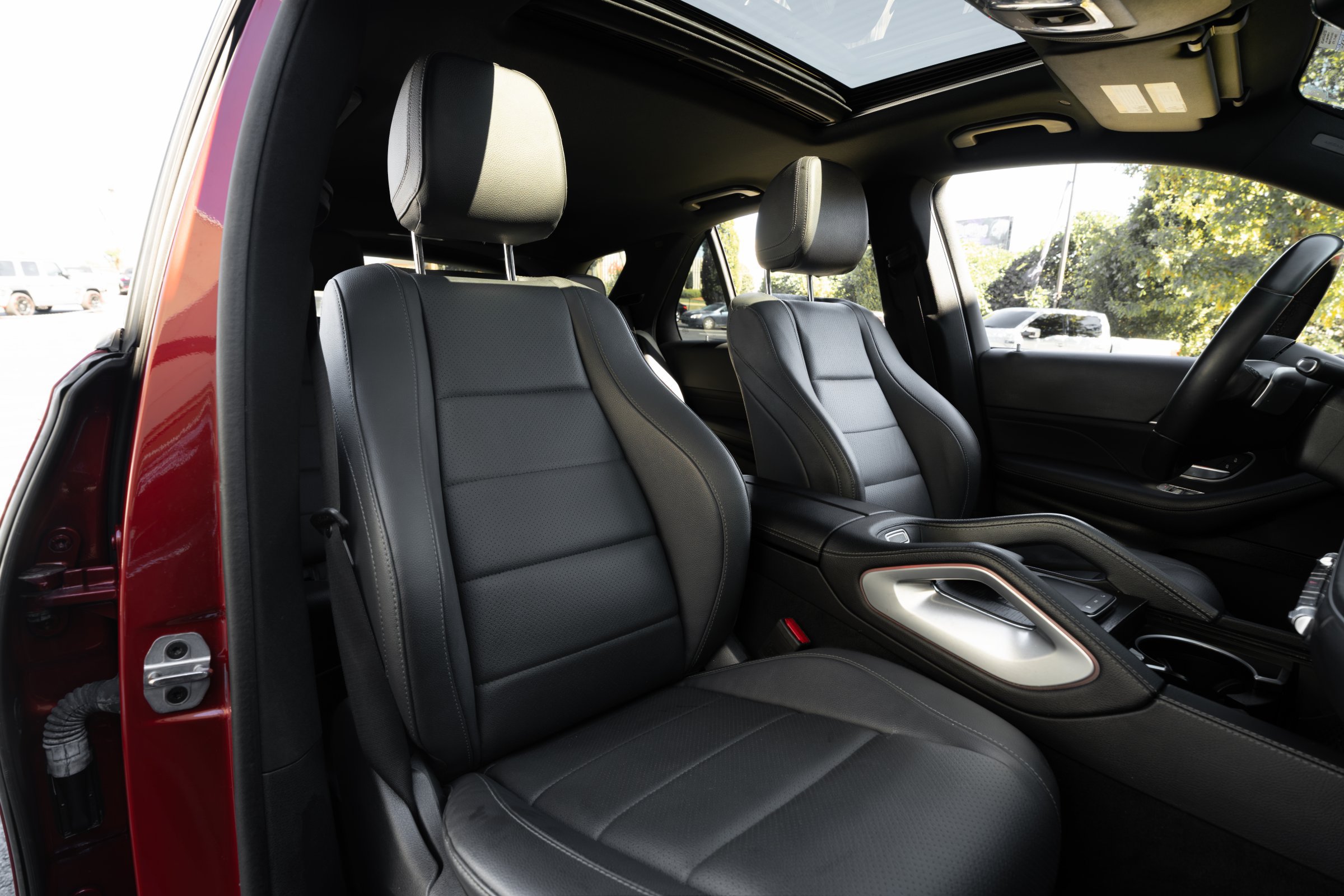 Used 2024 Mercedes-Benz GLE 350 4MATIC w/ AMG Line Exterior image 46