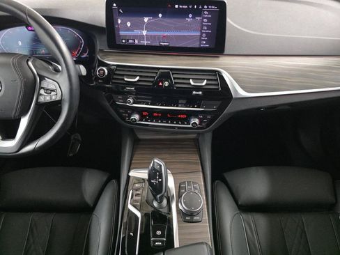 Used 2023 BMW 530i w/ Premium Package RWD image 7