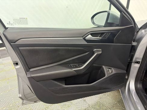 Used 2024 Volkswagen Jetta SE FWD image 11