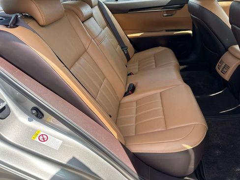 Used 2016 Lexus ES 350 w/ Luxury Package w/Wood Trim FWD image 8
