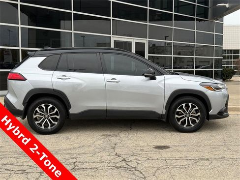 Used 2024 Toyota Corolla Cross SE image 2