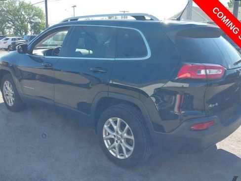 Used 2018 Jeep Cherokee Latitude w/ Safety Group AWD/4WD image 3