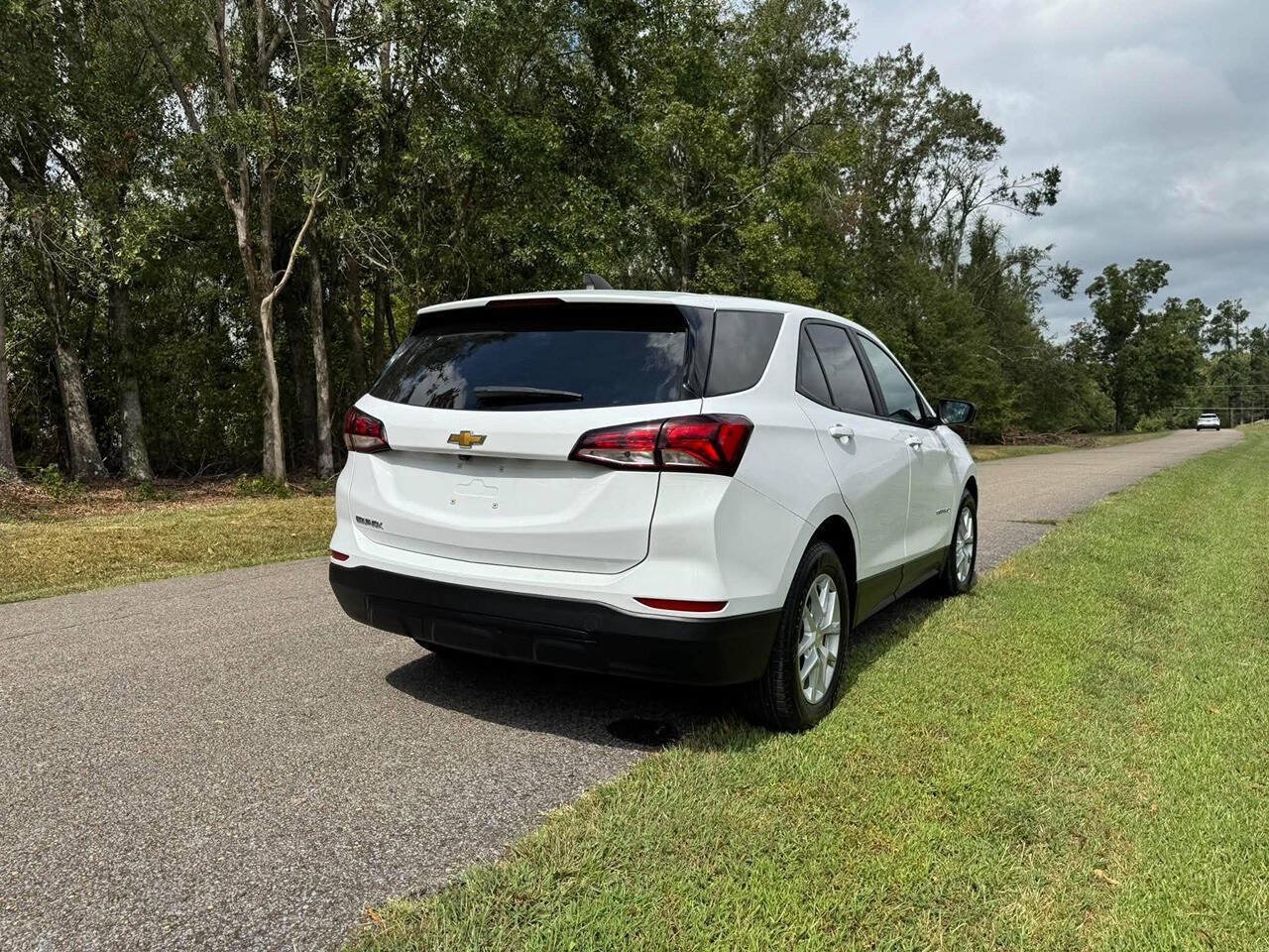 Used 2024 Chevrolet Equinox LS w/ LS Convenience Package FWD image 3