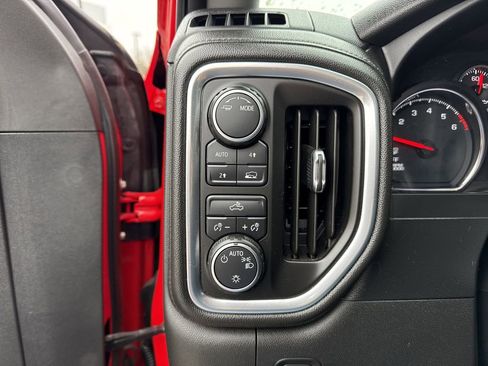 Used 2020 Chevrolet Silverado 1500 LT image 23