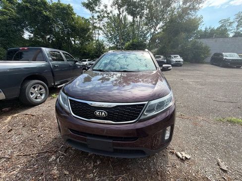 Used 2015 Kia Sorento LX FWD image 2