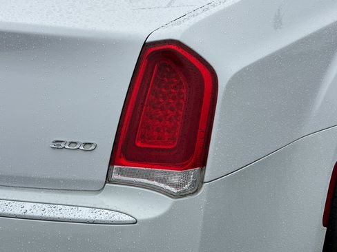 Used 2015 Chrysler 300 Limited image 24
