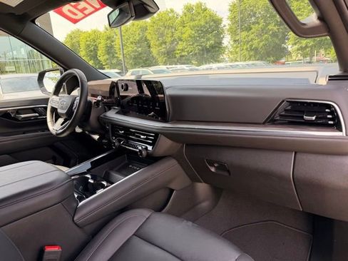 Used 2025 Chevrolet Tahoe Z71 AWD/4WD image 31