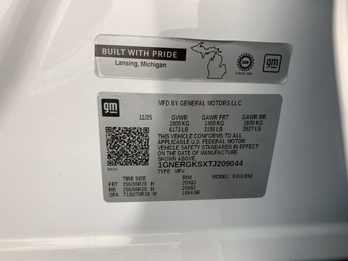 Used 2026 Chevrolet Traverse LT w/ Sun and Wheel Package FWD image 12