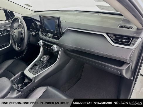 Used 2020 Toyota RAV4 XLE Premium image 28