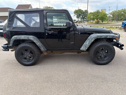 Used 2017 Jeep Wrangler Sport AWD/4WD image 4