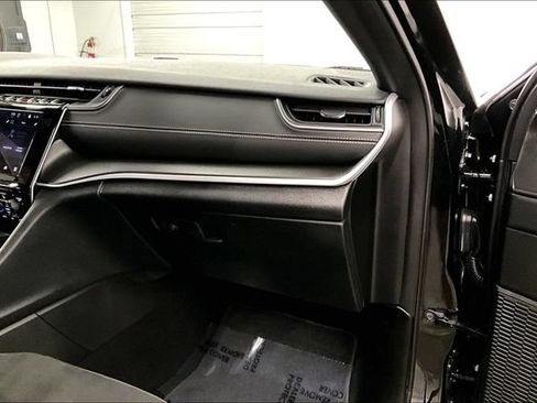 Used 2025 Jeep Grand Cherokee L Laredo AWD/4WD image 19
