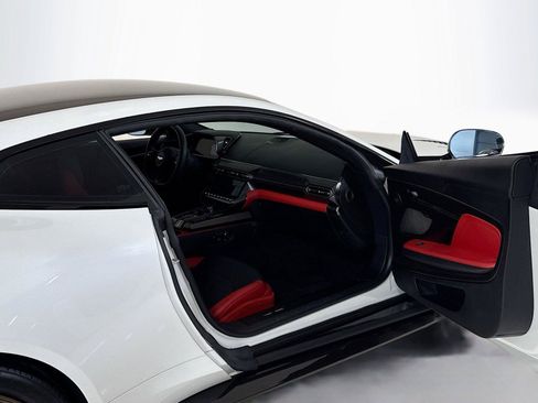 Used 2025 Aston Martin Vanquish RWD image 25
