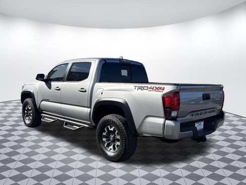 Used 2018 Toyota Tacoma TRD Off-Road w/ Technology Package AWD/4WD image 5