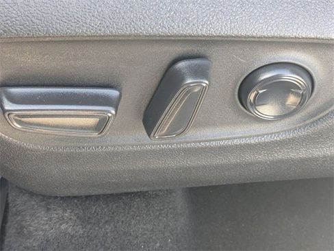 Used 2023 Toyota Highlander Platinum image 15