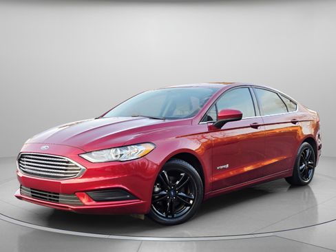 Used 2018 Ford Fusion S image 2