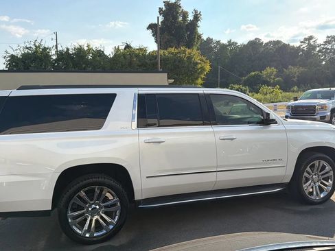 Used 2017 GMC Yukon XL SLT w/ Premium Edition AWD/4WD image 6