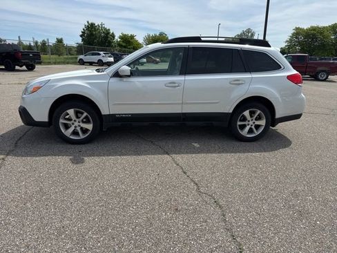 Used 2014 Subaru Outback 2.5i Limited w/ Moonroof Package AWD/4WD image 4